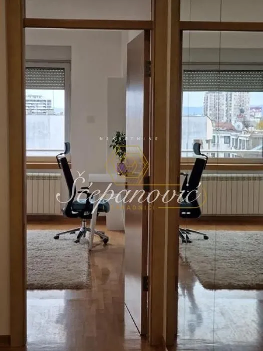 Izdavanje, trosoban stan, 105m², Centar, Novi Sad