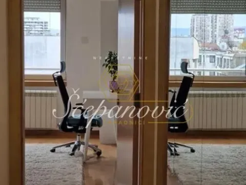 Izdavanje, trosoban stan, 105m², Centar, Novi Sad - image 8