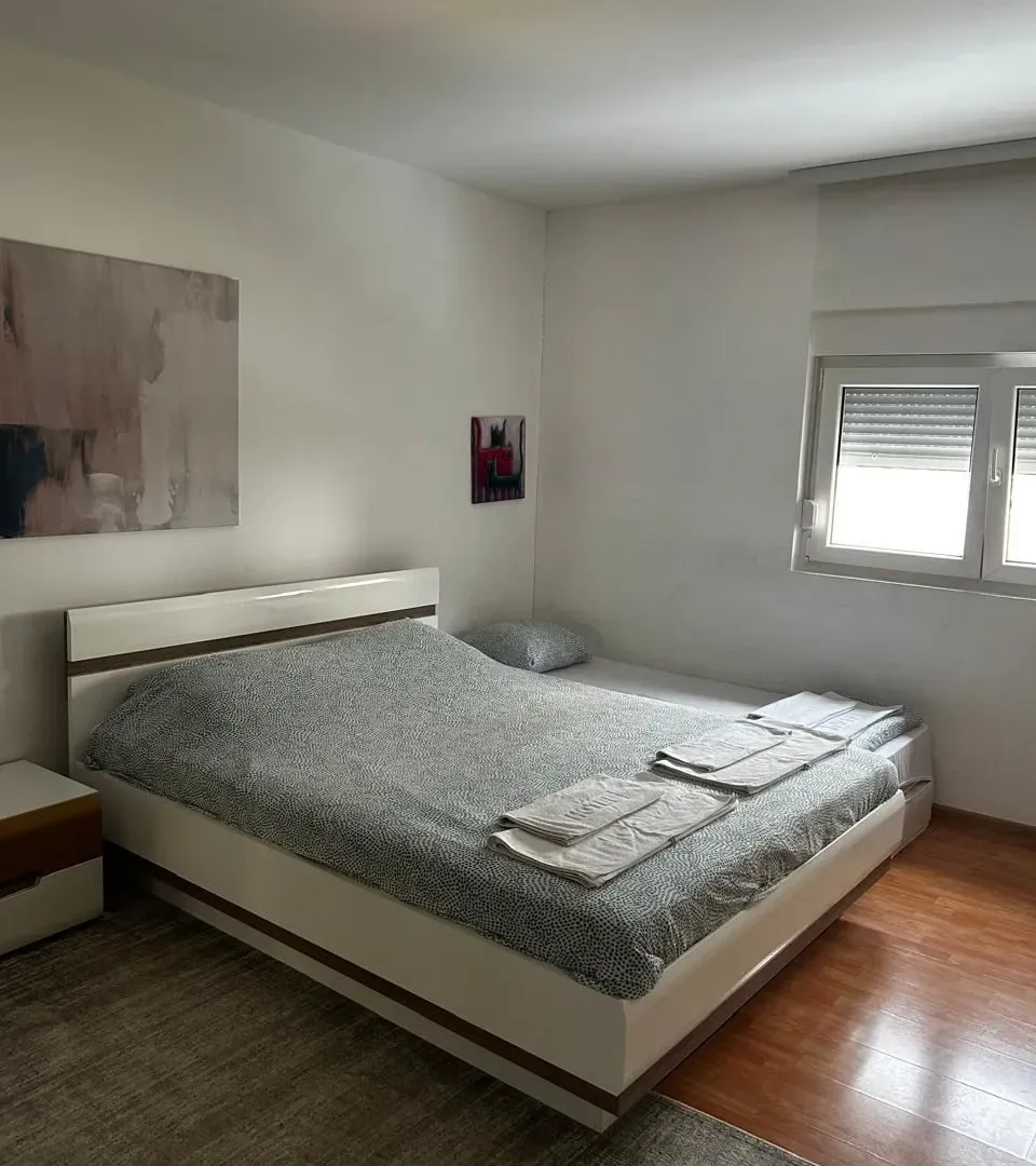 Rent, one bedroom apartment, 55m², Kalimanj, Tivat