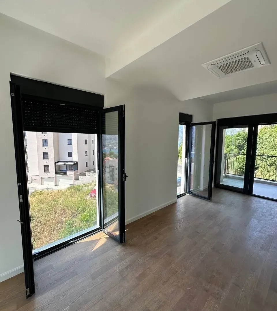 Prodaja, dvosoban stan, 72m², Dobrota, Kotor