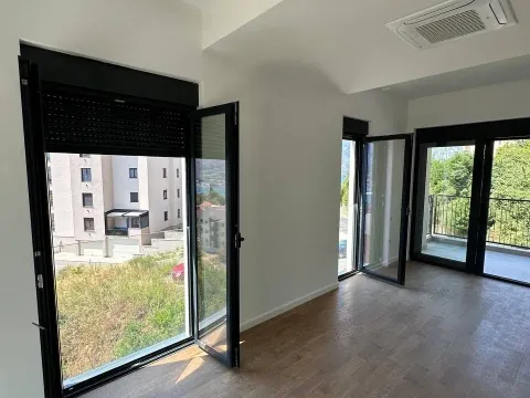 Prodaja, dvosoban stan, 72m², Dobrota, Kotor - image 4