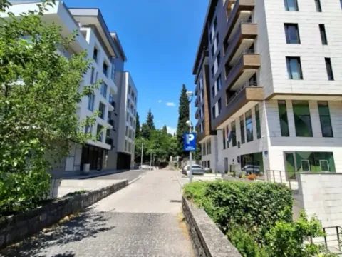 Izdavanje, trosoban stan, 114m2, Drac, Podgorica Izdavanje, trosoban stan, 114m2, Drac, Podgorica