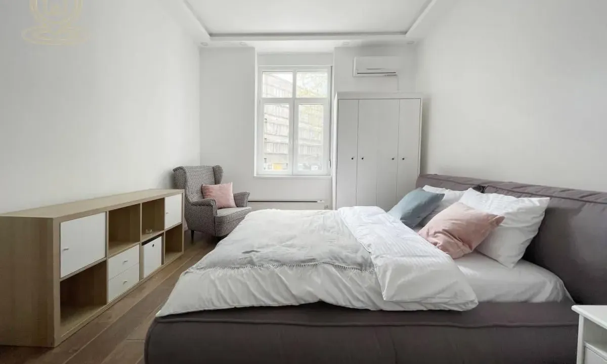 Izdavanje, dvosoban stan, 33m², Stari Grad, Beograd