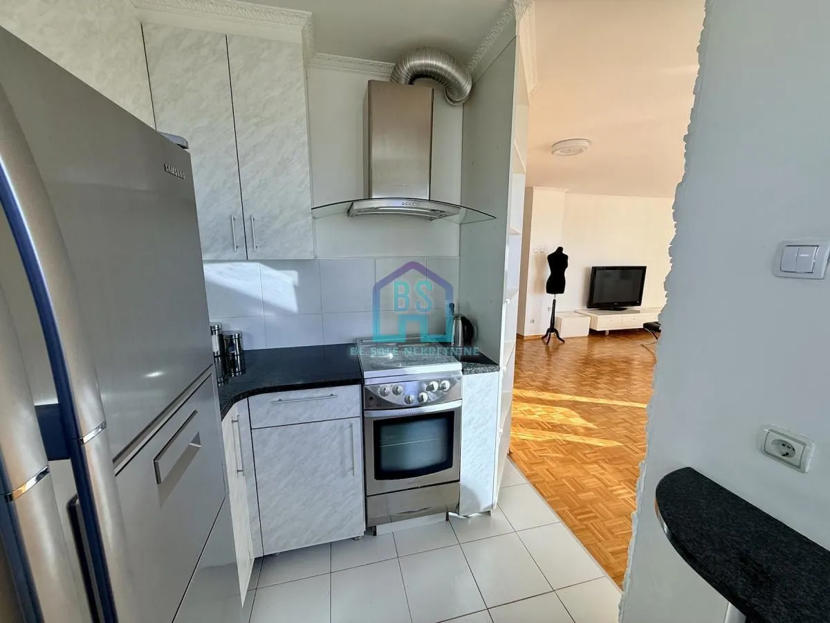 Prodaja, dvosoban stan, 60m², Bulevar Oslobodjenja, Novi Sad Sve Podlokacije