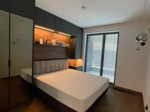 Izdavanje, trosoban stan, 80m², Stari Grad, Beograd