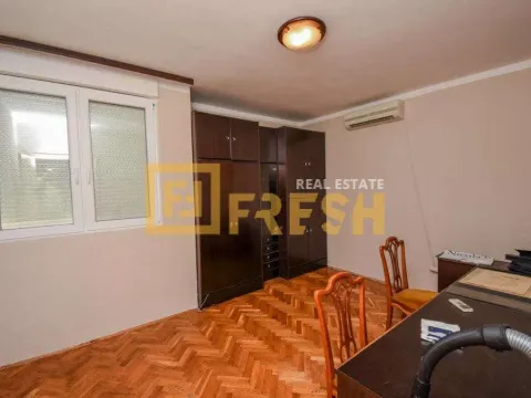 Izdavanje, trosoban stan, 100m², Centar, Podgorica - image 9