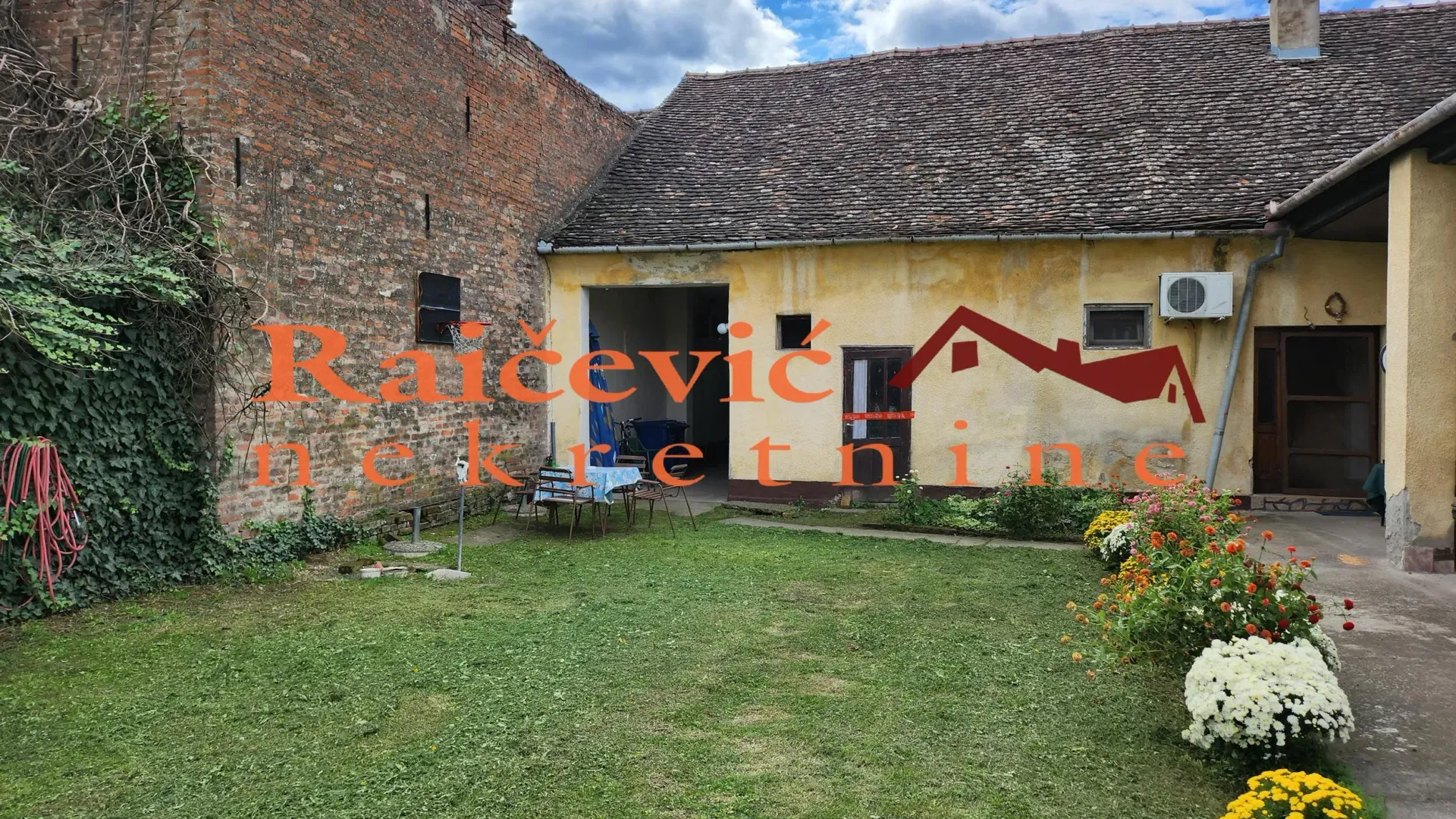Prodaja, kuća, 249m², Sremska Mitrovica, Srbija