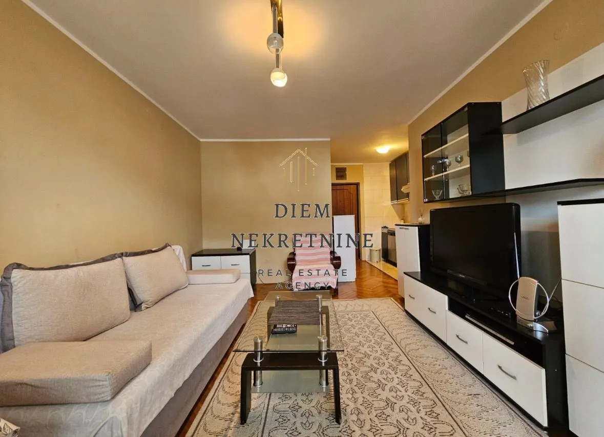 Izdavanje, garsonjera, 35m², Centar, Bar