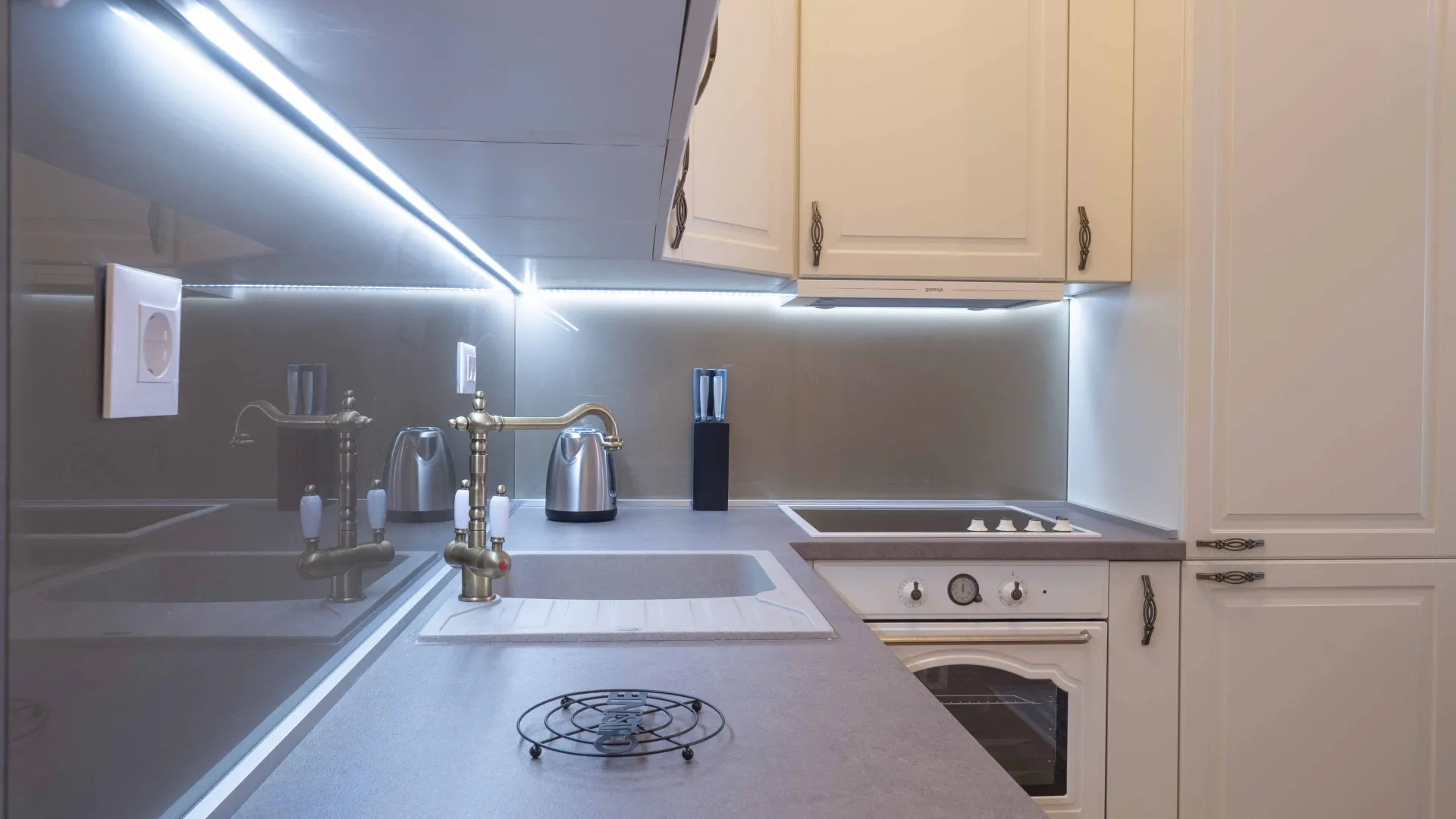 Izdavanje, jednosoban stan, 56m², Gospoština, Budva