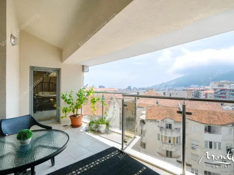 Prodaja, četvorosoban stan, 150m², Rozino, Budva