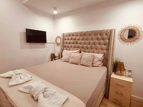 Izdavanje, jednosoban stan, 75m², Tivat, Crna Gora - image 10