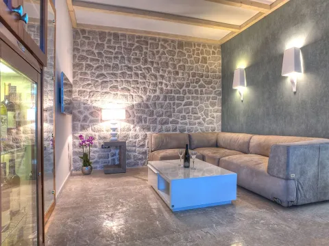 Izdavanje, kuća, 300m², Krašići, Tivat - image 10