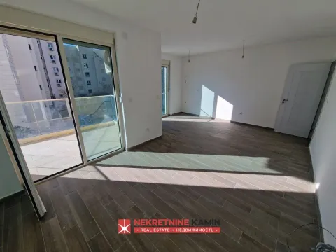 Sale, two bedroom apartment, 74m², Bečići, Budva - image 2