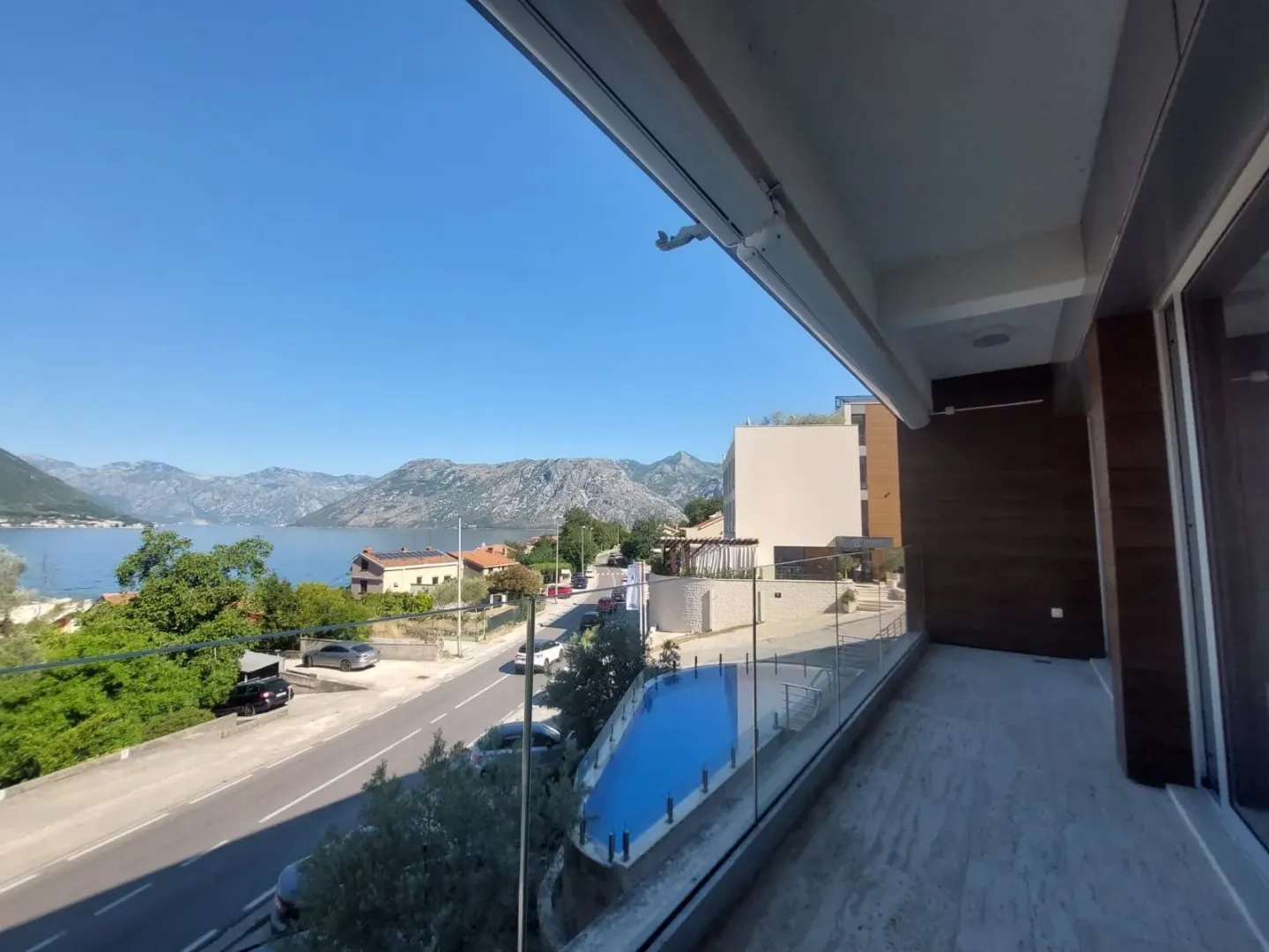 Rent, three bedroom apartment, 130m², Dobrota, Kotor