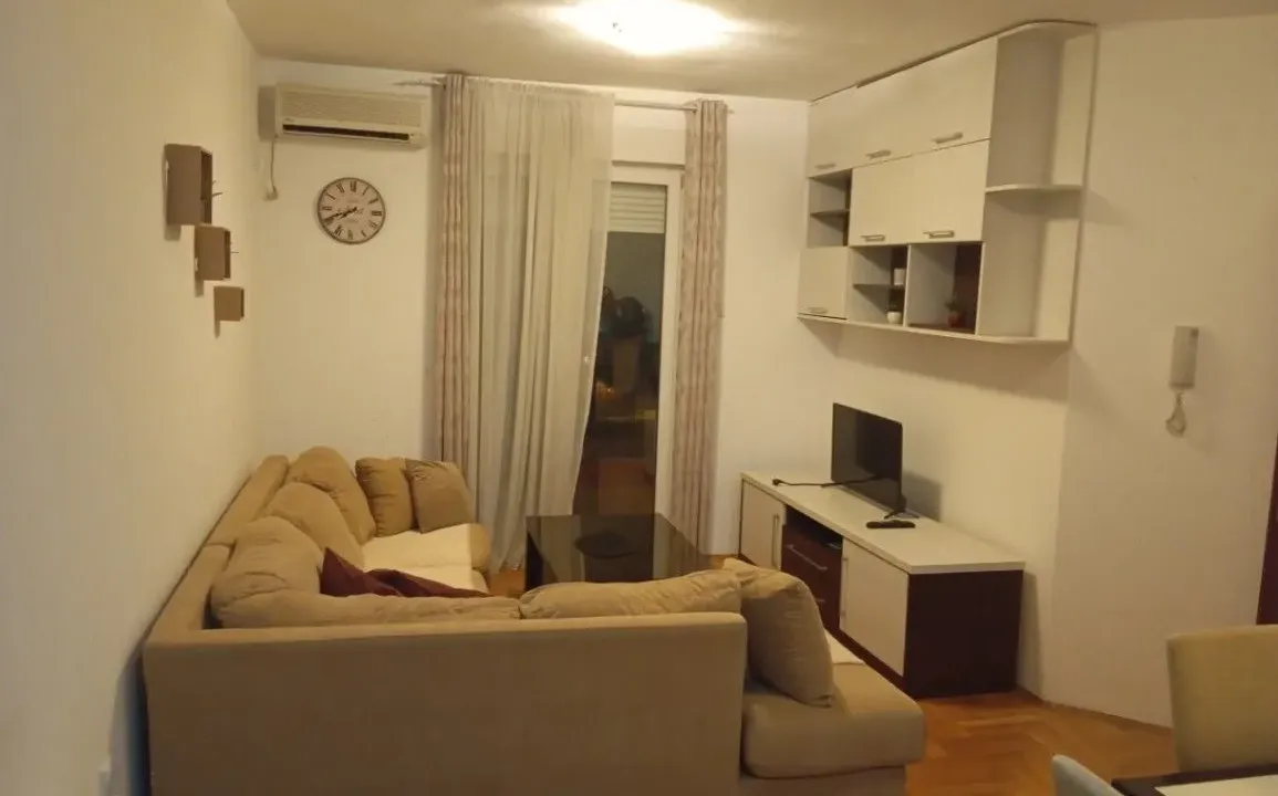 Izdavanje, jednosoban stan, 45m², Zabjelo, Podgorica