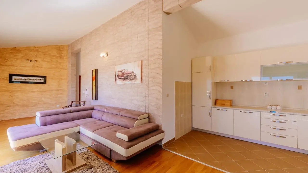 Prodaja, trosoban stan, 105m², Petrovac, Budva