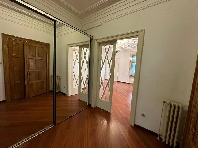 Rent, office space, 305m², Vračar, Šid