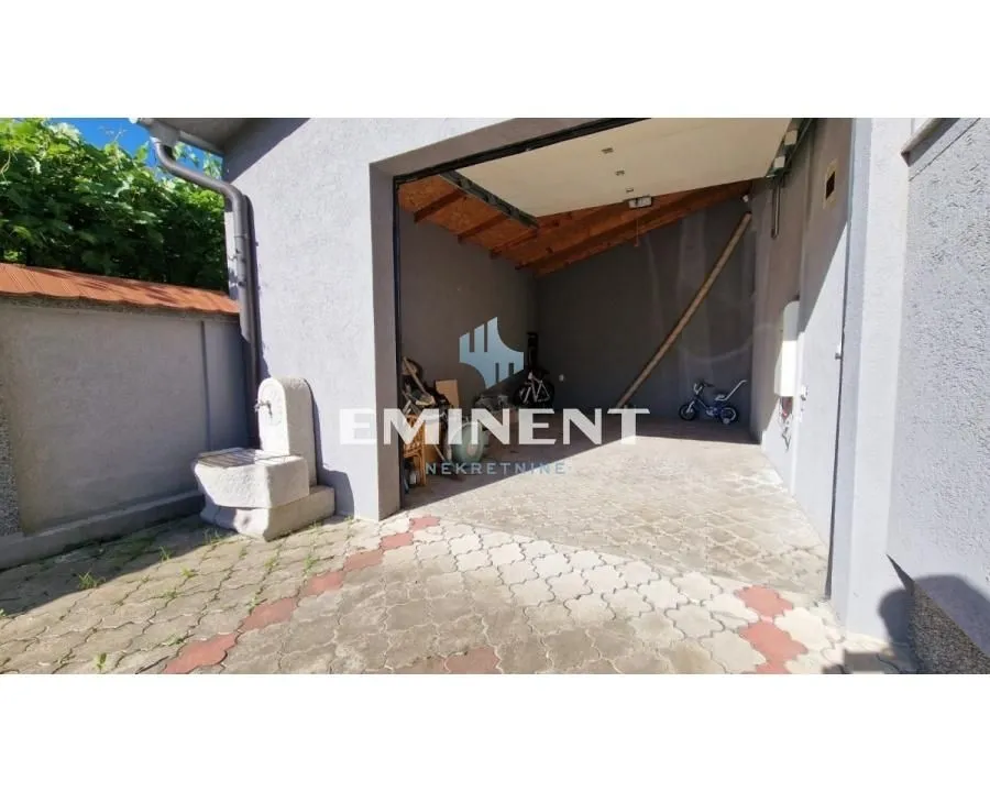 Sale, house, 345m², Surčin, Beograd