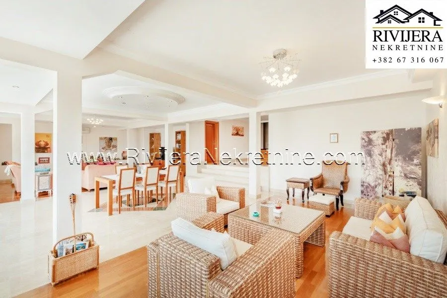 Prodaja, trosoban stan, 244m², Centar, Herceg Novi