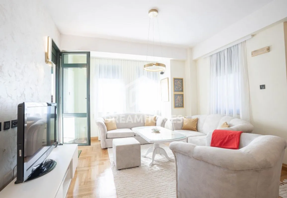 Izdavanje, dvosoban stan, 76m², Centar, Podgorica