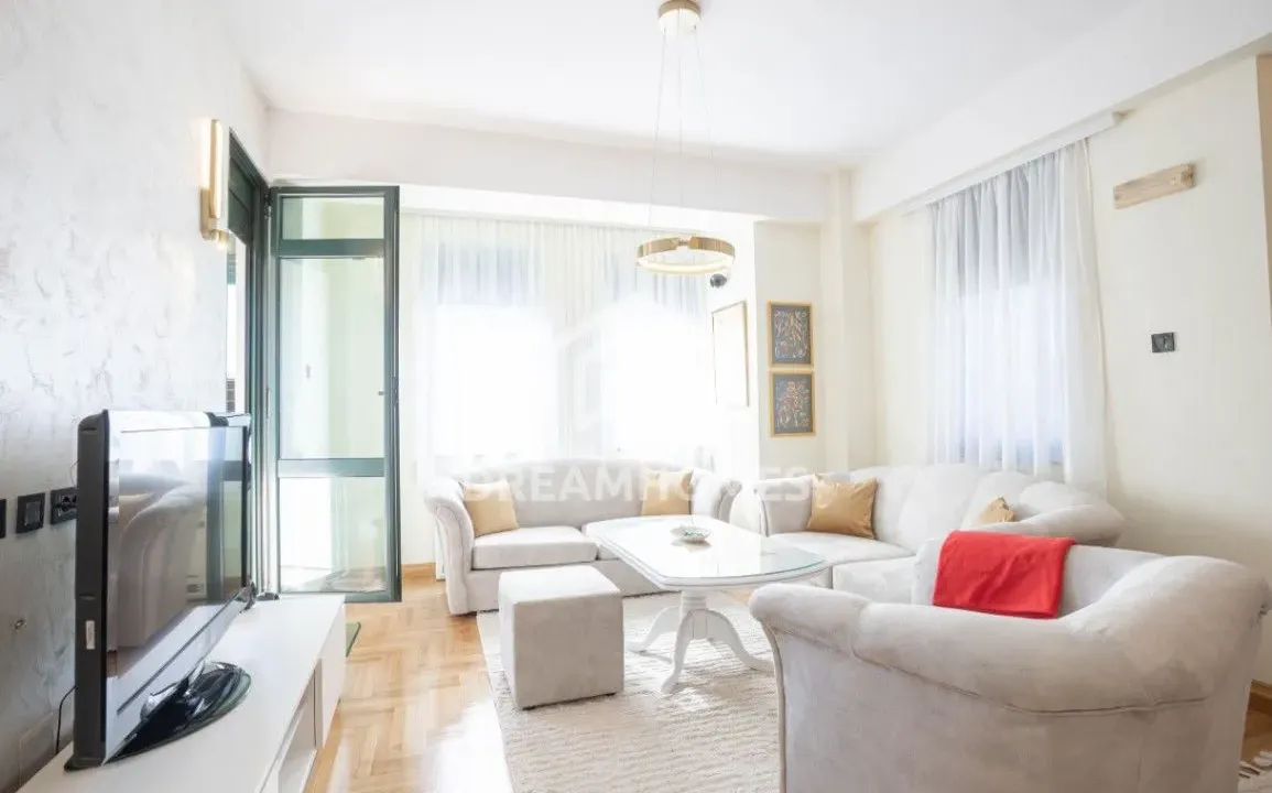 Izdavanje, dvosoban stan, 76m², Centar, Podgorica