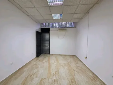 Rent, office space, 48m², Autobuska stanica, Podgorica - image 4