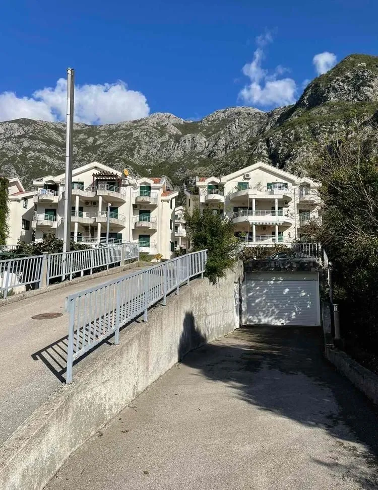 Sale, one bedroom apartment, 65m², Risan, Kotor