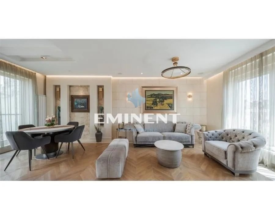 Izdavanje, trosoban stan, 128m², Stari Grad, Beograd