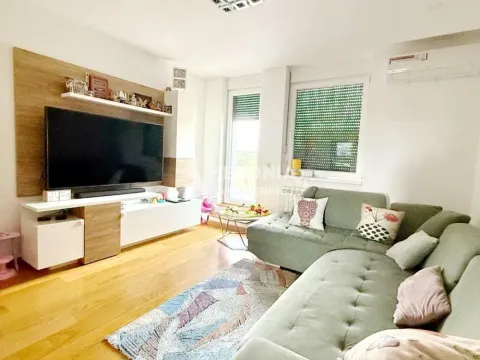 Sale, four bedroom apartment, 98m², Zemun Sve Podlokacije, Beograd