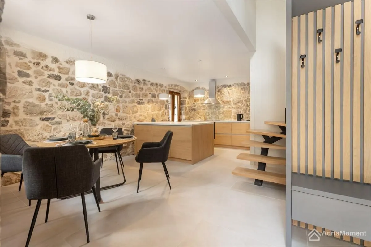 Sale, house, 110m², Škaljari, Kotor