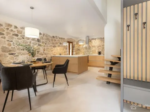 Prodaja, kuća, 110m², Škaljari, Kotor - image 2