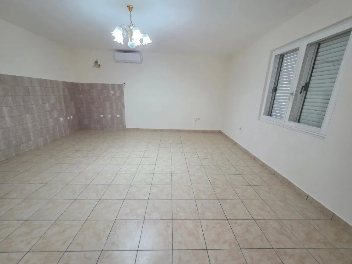 Izdavanje, jednosoban stan, 60m², Tološi, Podgorica