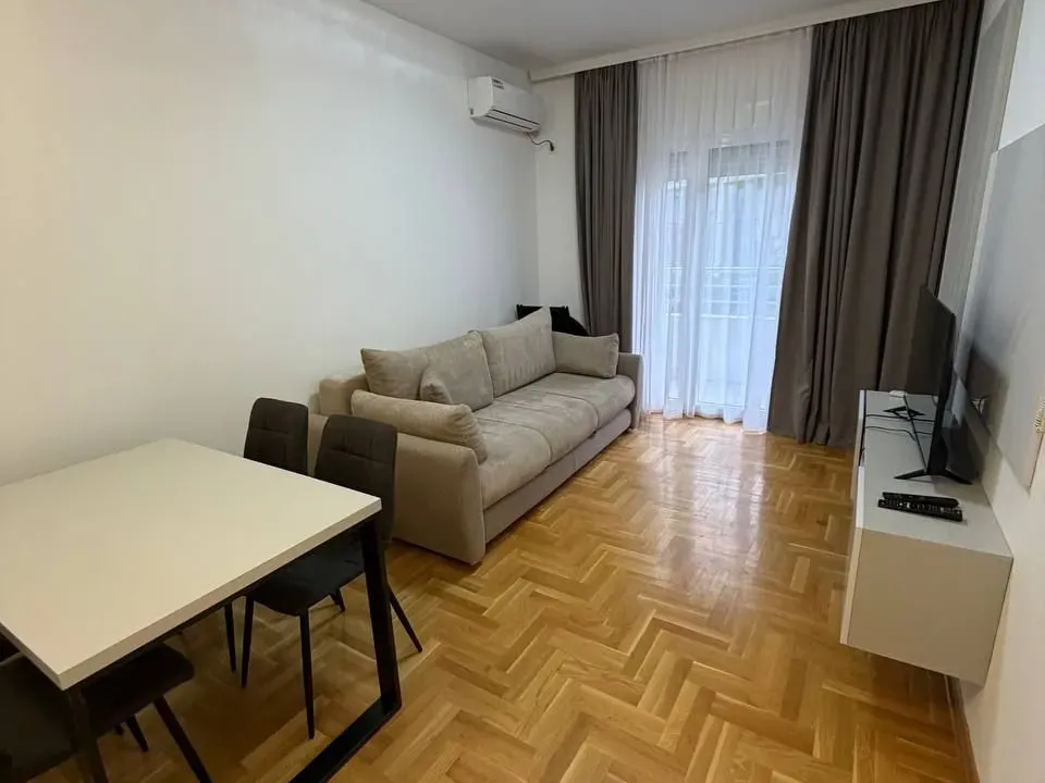 Rent, one bedroom apartment, 44m², Centar, Budva