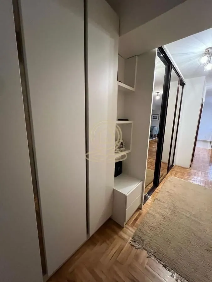 Izdavanje, trosoban stan, 80m², Marger, Niš