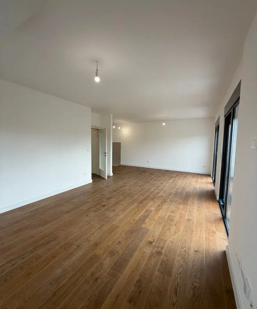 Izdavanje, trosoban stan, 113m², Preko Morače, Podgorica