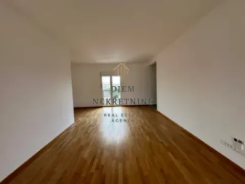 Izdavanje, trosoban stan, 101m², Zabjelo, Podgorica - image 9