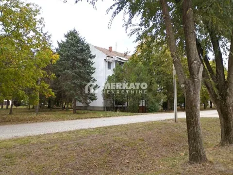 Sale, three bedroom apartment, 72m², Lazarevo, Zrenjanin