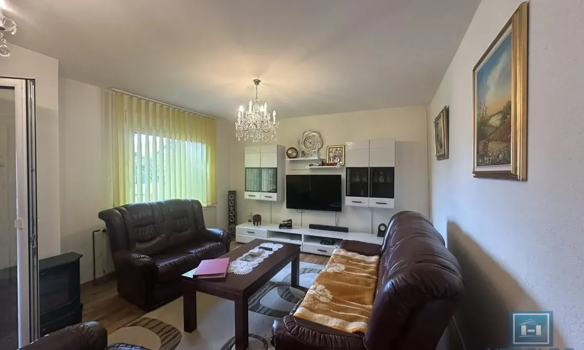 Sale, house, 300m², Ćuprija, Srbija