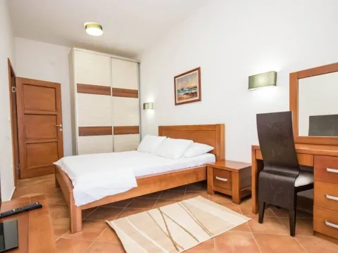 Rent, two bedroom apartment, 60m², Dobra Voda, Budva - image 5