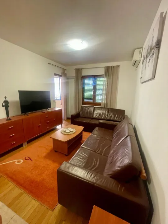 Izdavanje, dvosoban stan, 64m², Podgorica, Crna Gora