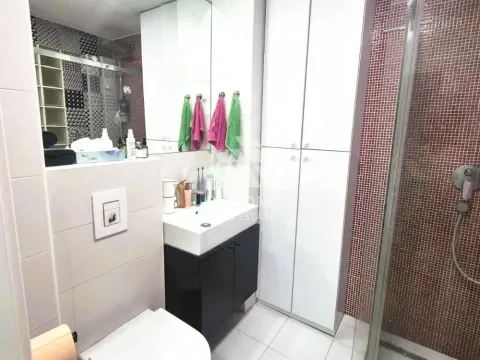 Izdavanje, trosoban stan, 84m², Vračar Hram, Vračar Sve Podlokacije - image 15