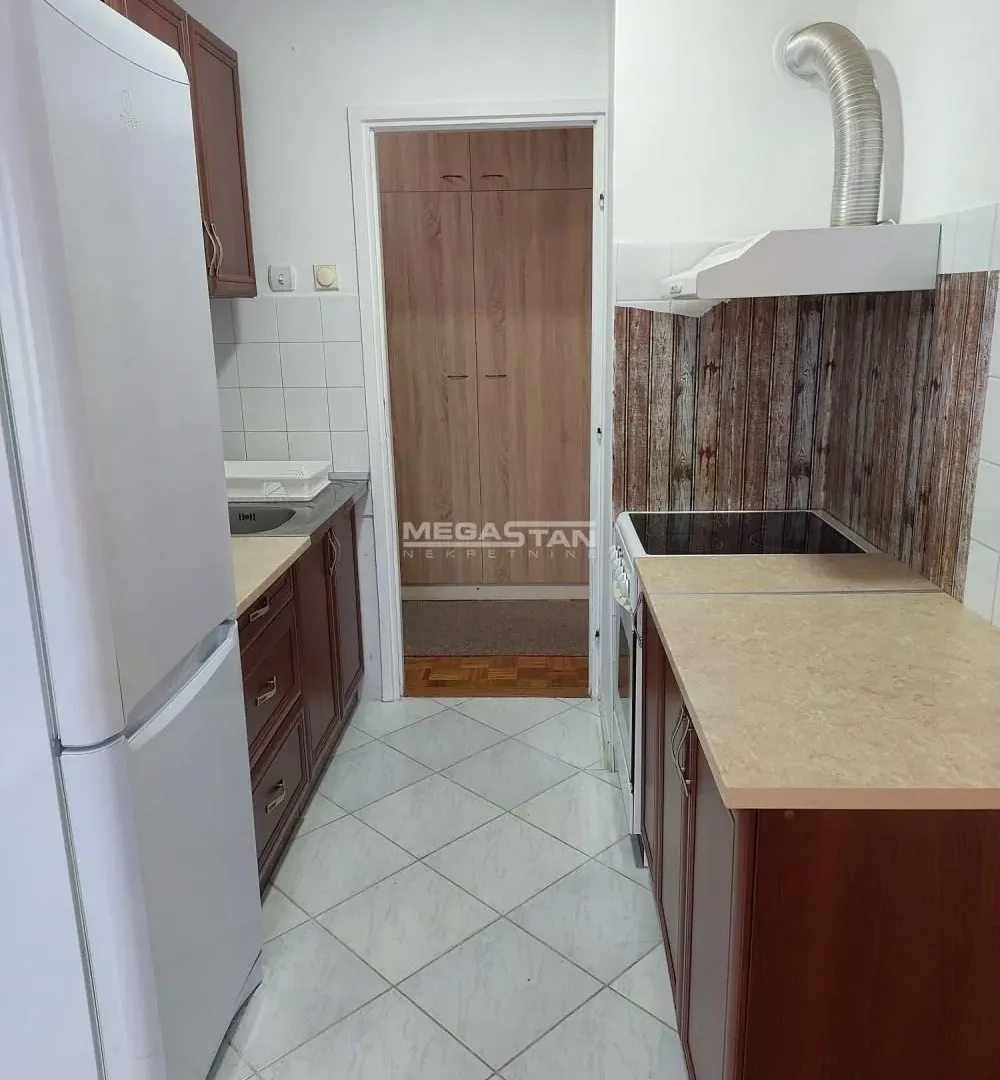 Izdavanje, jednosoban stan, 47m², Novi Beograd Blok 72, Novi Beograd Sve Podlokacije