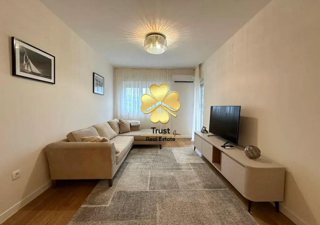 Izdavanje, jednosoban stan, 50m², Central Point, Podgorica