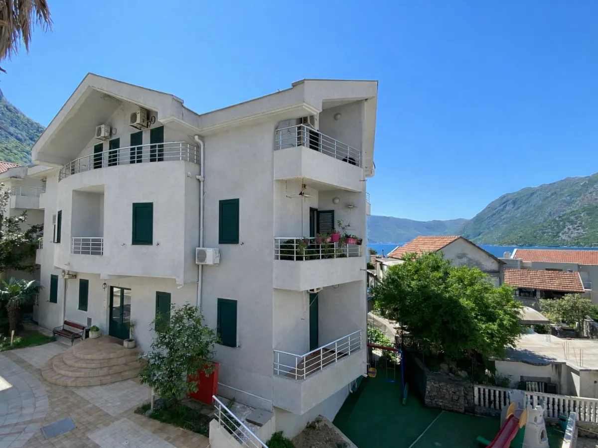 Prodaja, dvosoban stan, 90m², Risan, Kotor