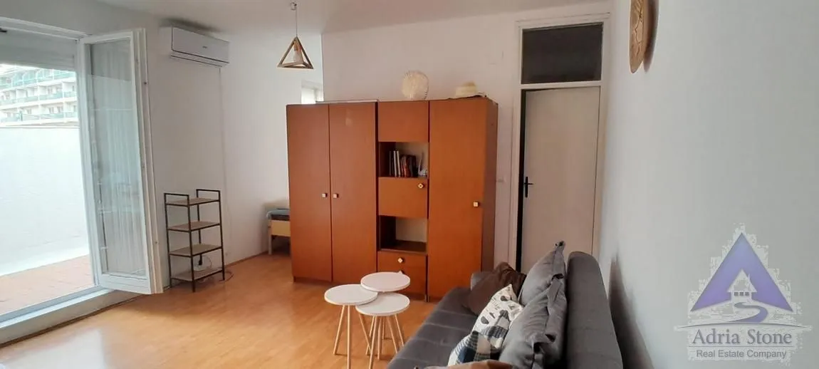 Rent, one bedroom apartment, 42m², Centar, Budva