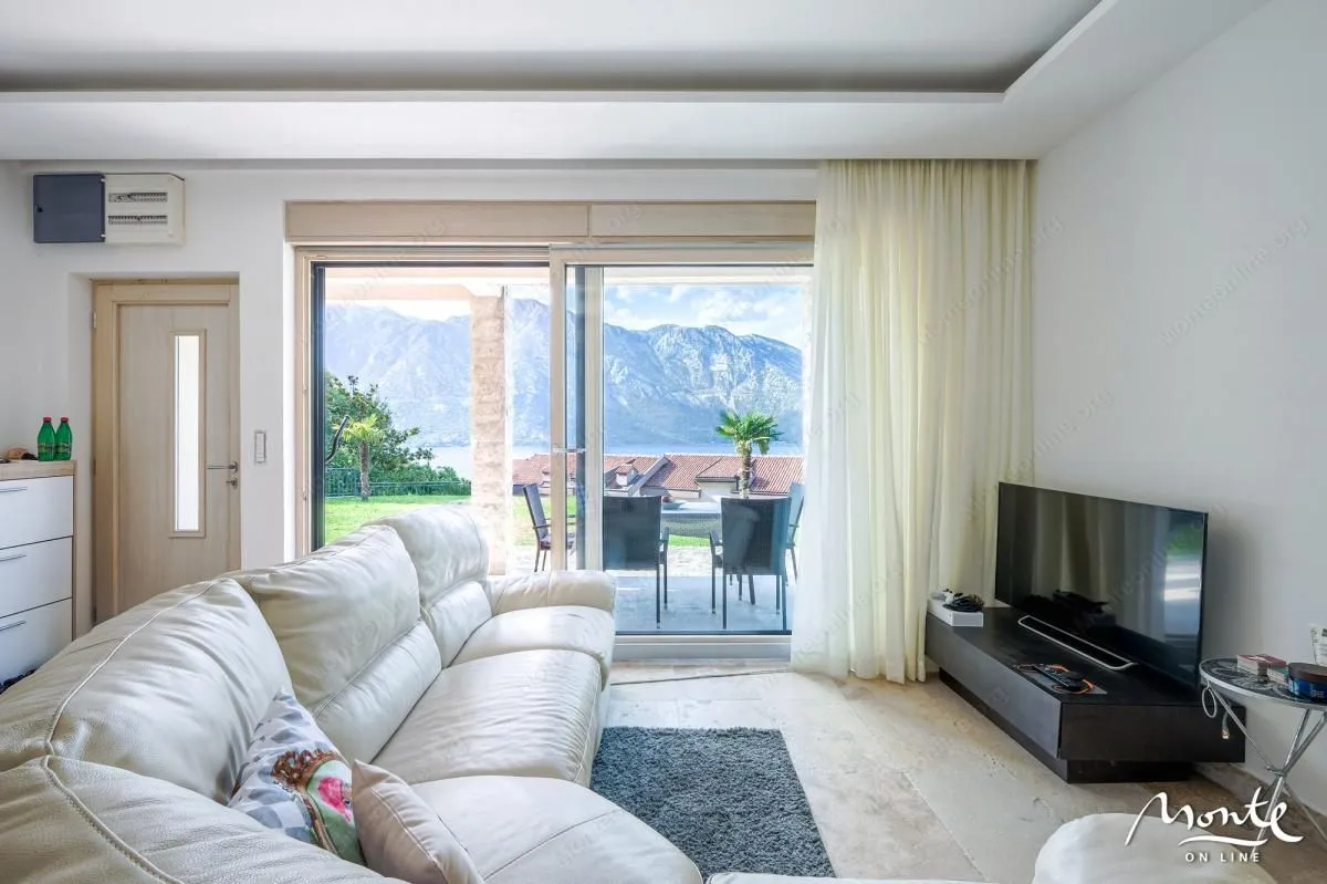 Prodaja, dvosoban stan, 68m², Kostanjica, Kotor