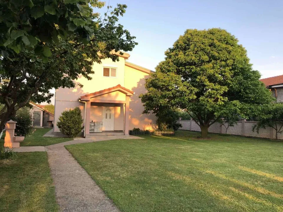 Rent, house, 300m², Donji Kokoti, Podgorica
