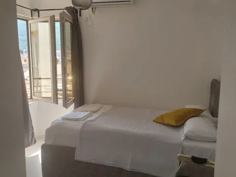 Rent, two bedroom apartment, 65m², Bulevar, Budva - image 6