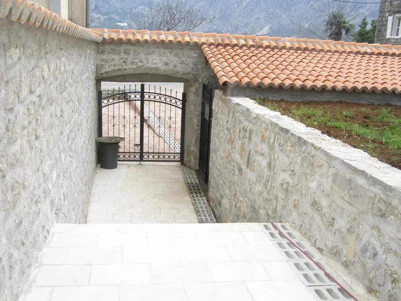 Sale, house, 400m², Stoliv, Kotor