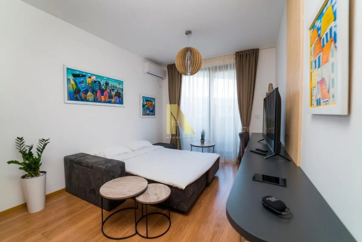 Izdavanje, stan, 56m², Centar, Novi Sad